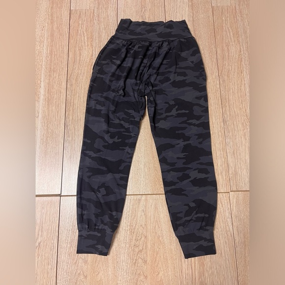 Athleta Salutation Camo Jogger - Picture 8 of 10